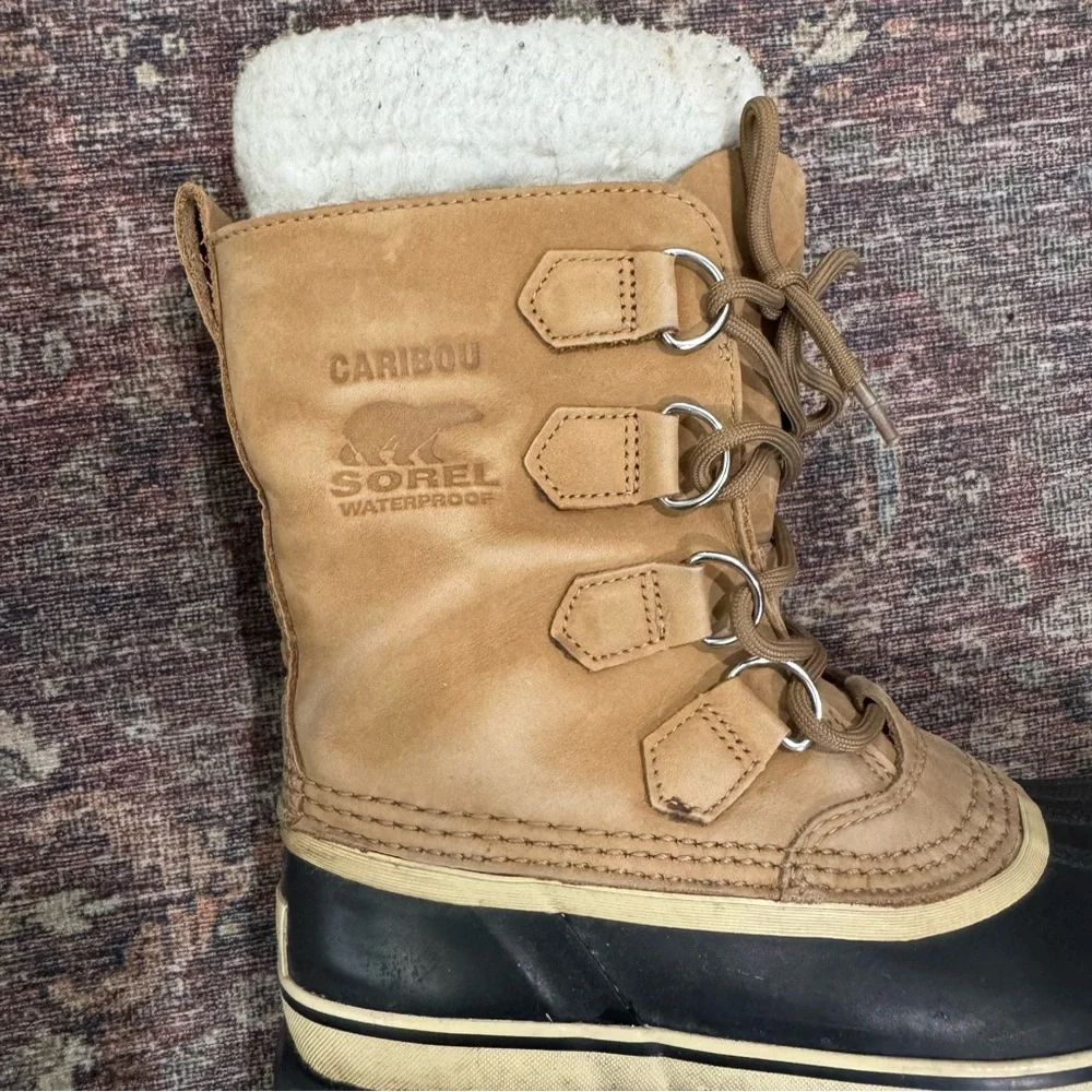 Sorel Caribou Waterproof Winter Boots 6 *flaw*